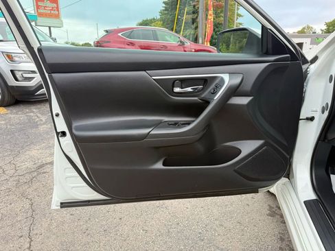 Used 2016 Nissan Altima 2.5 S w/ Power Driver Seat Package image 9