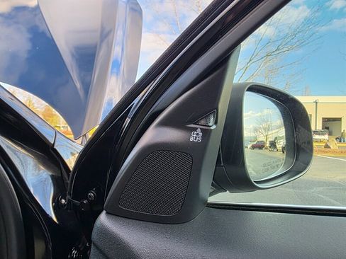 Used 2017 Volvo S60 T5 Inscription Platinum image 38