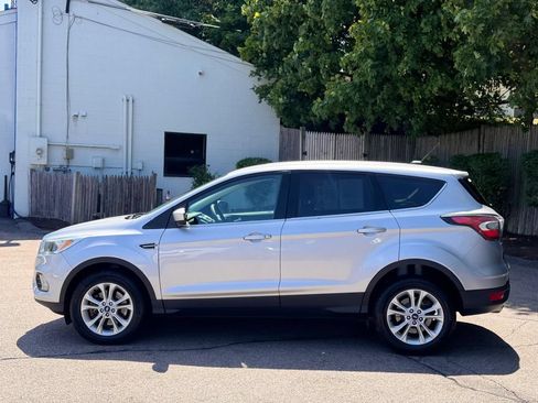 Used 2017 Ford Escape SE w/ SE Cold Weather Package AWD/4WD image 3