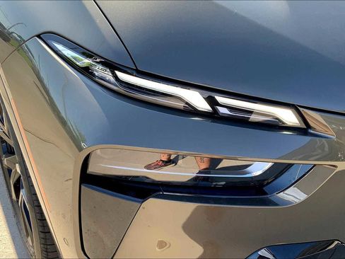 New 2026 BMW X7 M60i image 13