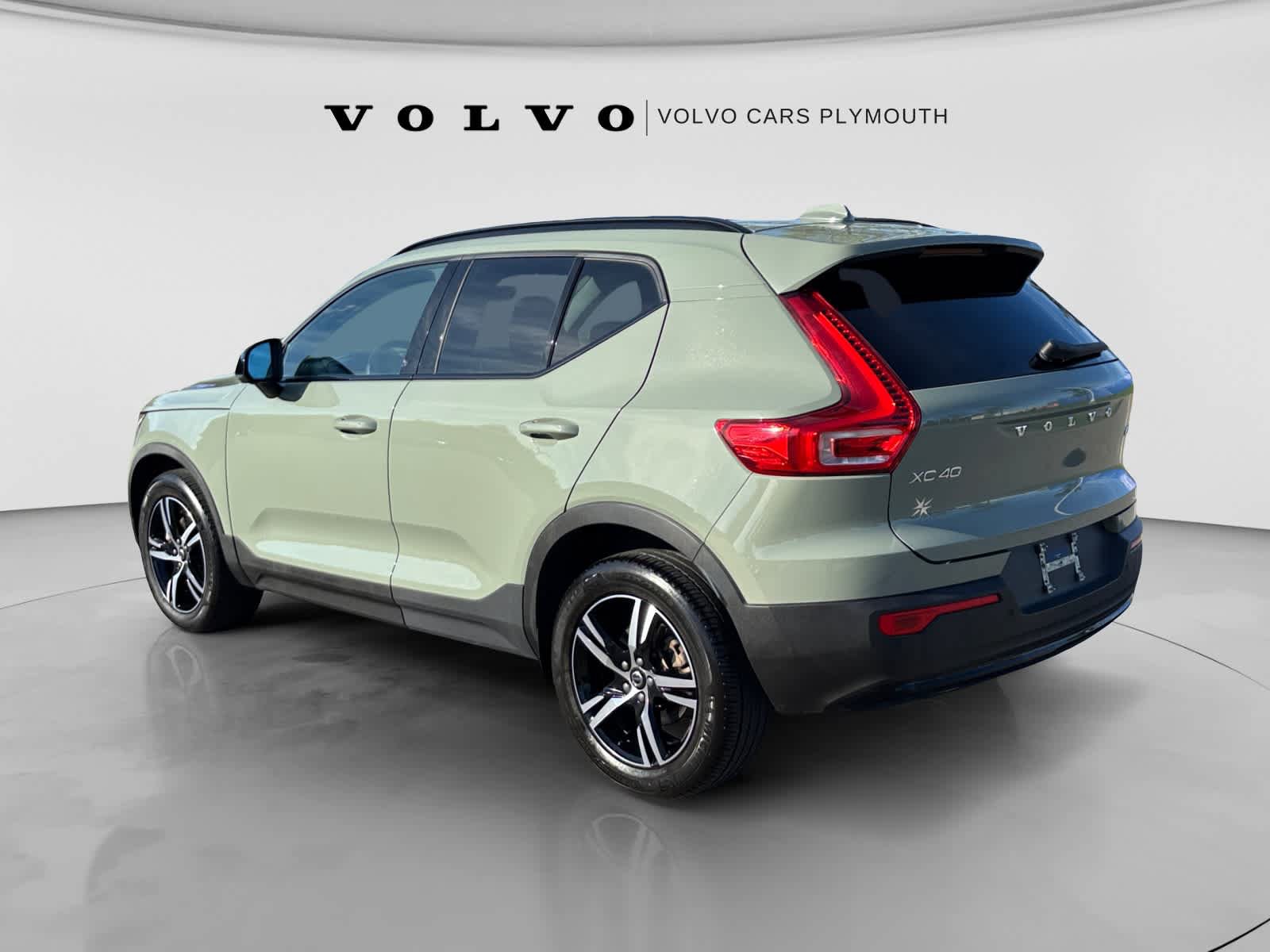Used 2024 Volvo XC40 B5 Core w/ Climate Package AWD/4WD image 5