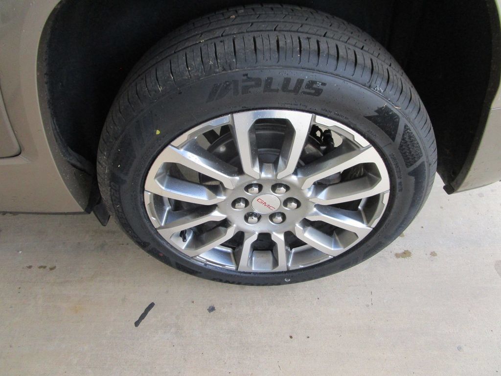 Used 2023 GMC Acadia Denali w/ Denali Ultimate Package FWD image 12