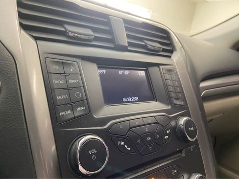 Used 2018 Ford Fusion SE image 23