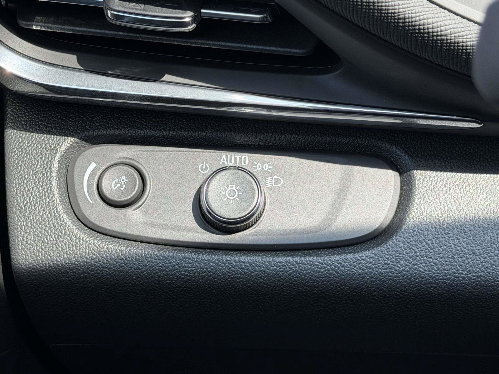 New 2026 Buick Envista Sport Touring w/ Advanced Safety Package FWD image 18