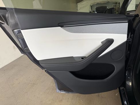 Used 2026 Tesla Model Y Long Range image 21