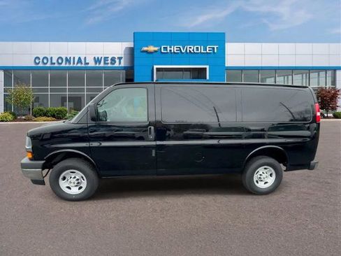 Used 2026 Chevrolet Express 2500 w/ Driver Convenience Package RWD image 2