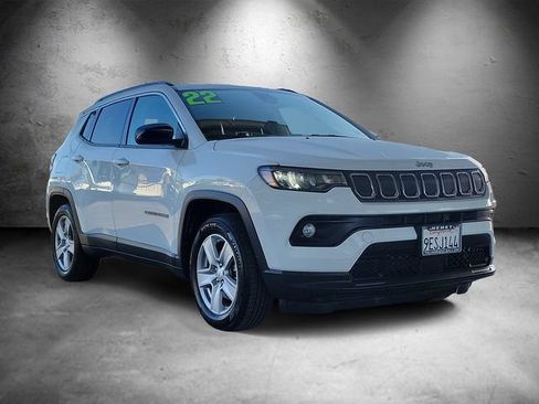 Used 2022 Jeep Compass Latitude FWD image 2