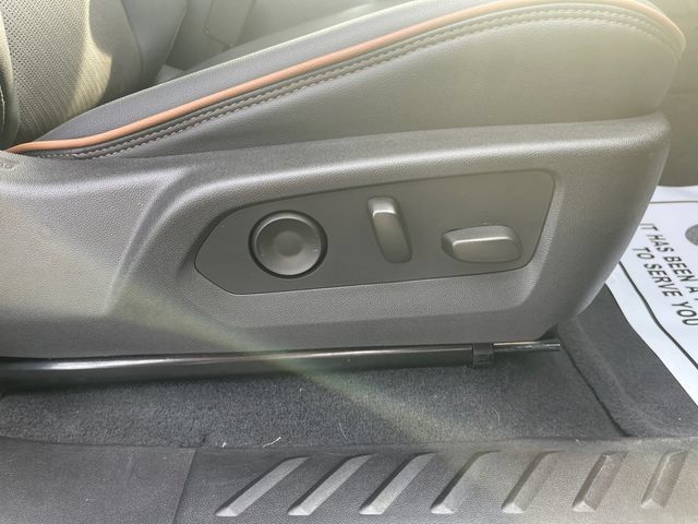 Used 2024 GMC Canyon AT4 w/ AT4 Premium Package AWD/4WD image 14