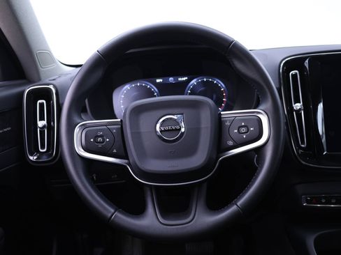 Used 2019 Volvo XC40 T5 Momentum image 18