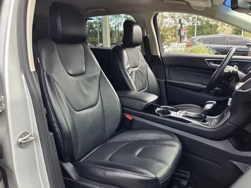 Used 2018 Ford Edge Titanium w/ Technology Package FWD image 18