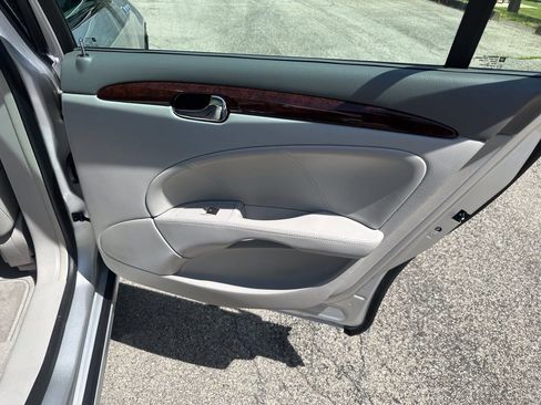 Used 2011 Buick Lucerne CXL FWD image 16