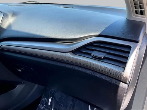 Used 2017 Ford Fusion SE w/ Fusion SE Technology Package FWD image 18