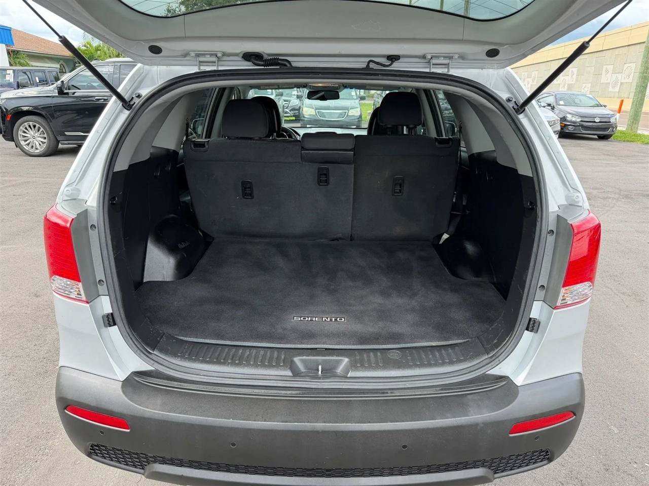 Used 2013 Kia Sorento LX FWD image 35