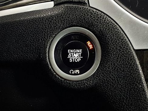 Used 2018 Chrysler 300 Limited w/ Safetytec Plus Group RWD image 17