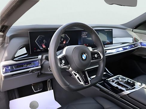 Used 2025 BMW 740i xDrive w/ Premium Package AWD/4WD image 19