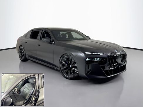 Used 2025 BMW 760i xDrive w/ Executive Package AWD/4WD image 2