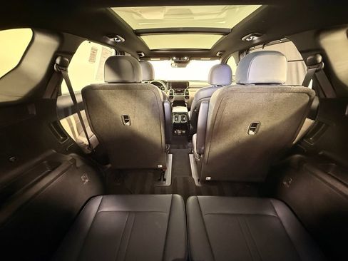 Used 2023 Kia Sorento SX Prestige w/ Panoramic Sunroof Package AWD/4WD image 18