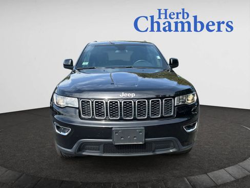 Used 2021 Jeep Grand Cherokee Laredo image 2