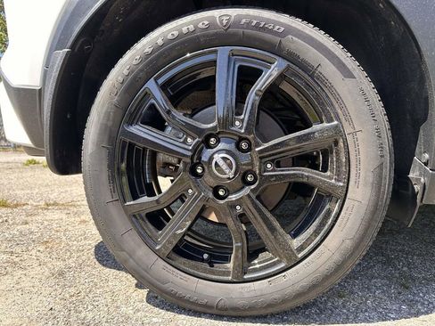 Used 2023 Nissan Kicks SR w/ SR Premium Package FWD image 6