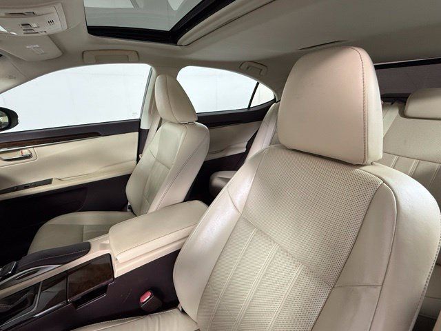 Used 2016 Lexus ES 350 w/ Luxury Package w/Wood Trim FWD image 5