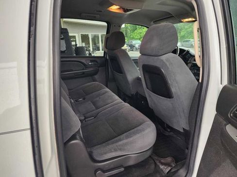 Used 2008 Chevrolet Suburban 2500 LS w/ Skid Plate Package AWD/4WD image 18