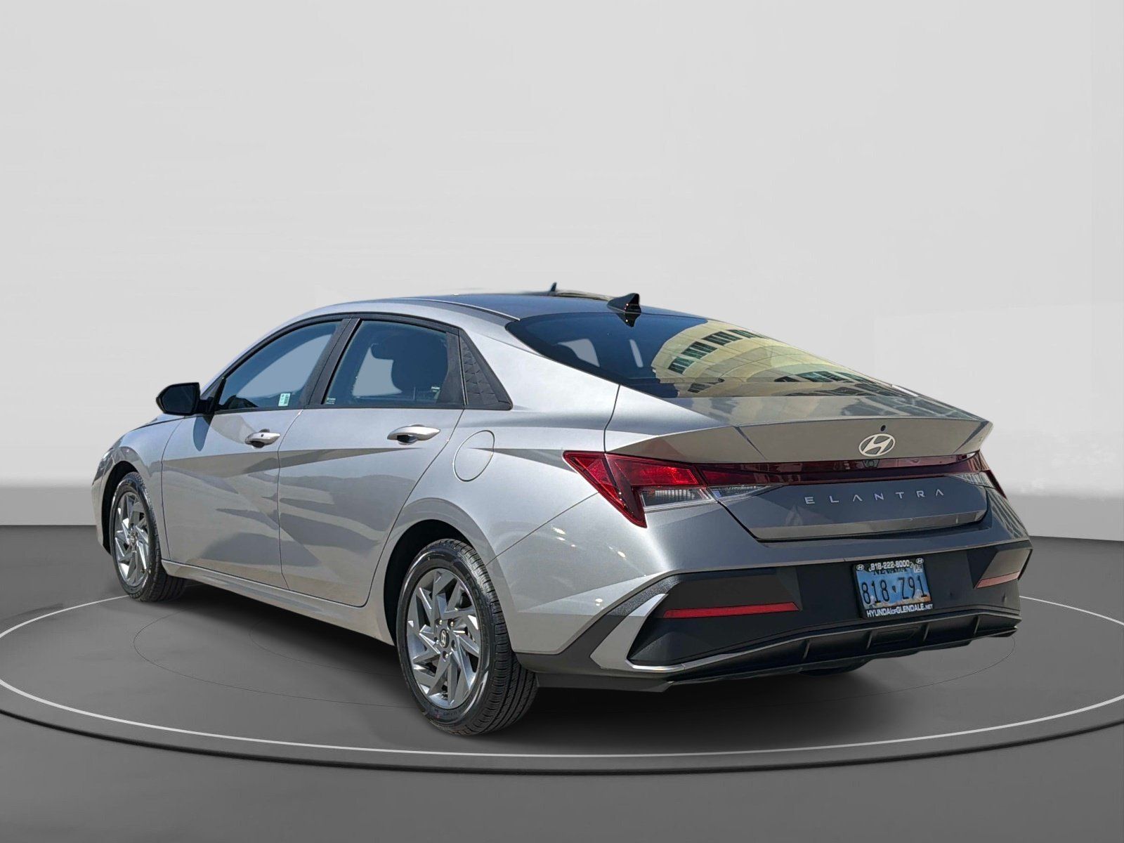 Used 2024 Hyundai Elantra SEL FWD image 5