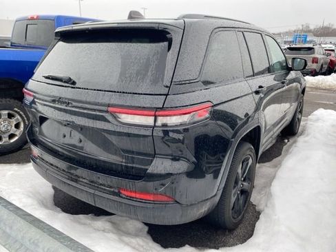 Used 2023 Jeep Grand Cherokee Altitude image 4