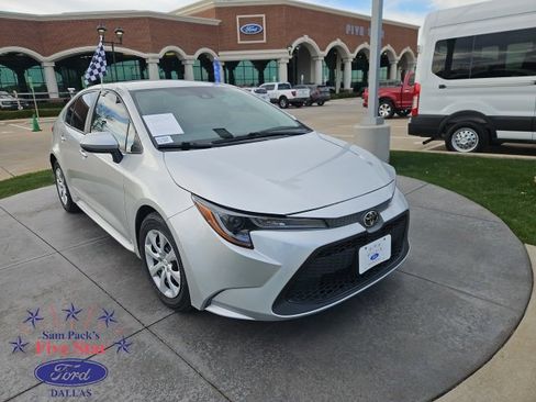 Used 2022 Toyota Corolla LE image 1