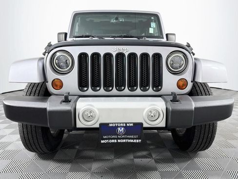 Used 2013 Jeep Wrangler Unlimited Sahara w/ Dual Top Group AWD/4WD image 2