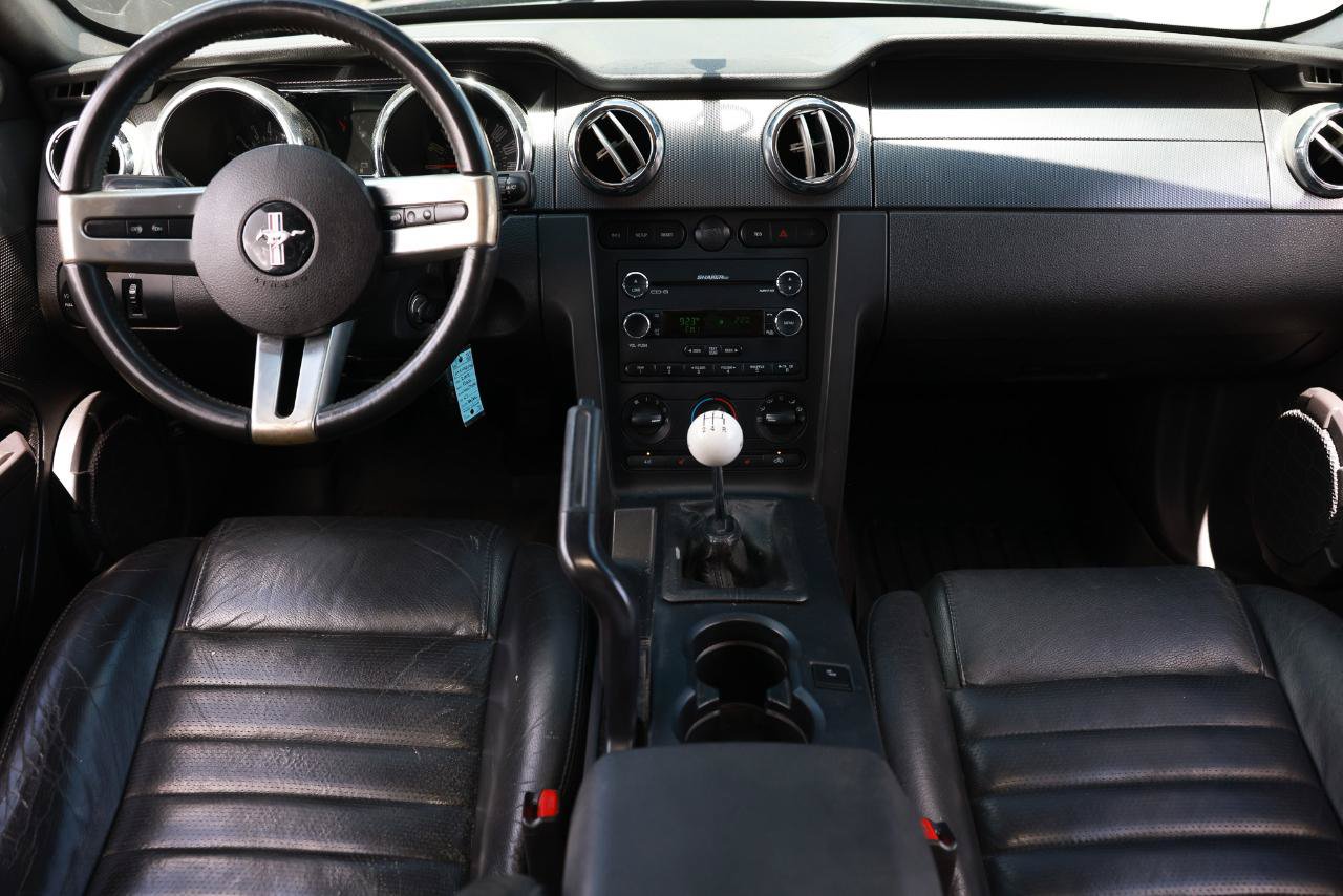 Used 2009 Ford Mustang Convertible RWD image 21