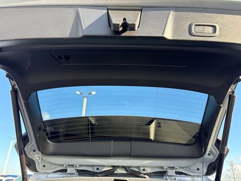 New 2026 Volvo XC40 B5 Plus w/ Protection Package Premier image 18