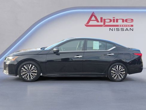 Used 2024 Nissan Altima 2.5 SV image 2