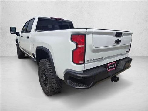 New 2026 Chevrolet Silverado 2500 ZR2 AWD/4WD image 9