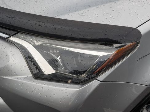 Used 2018 Toyota RAV4 XLE FWD image 23