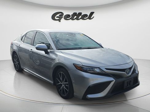 Used 2021 Toyota Camry SE image 2