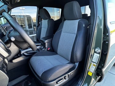 Used 2022 Toyota Tacoma TRD Off-Road w/ Technology Package image 17