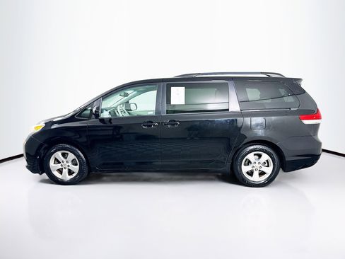 Used 2011 Toyota Sienna LE w/ Towing Pkg FWD image 4