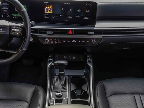 Certified 2026 Kia Sorento S FWD image 10