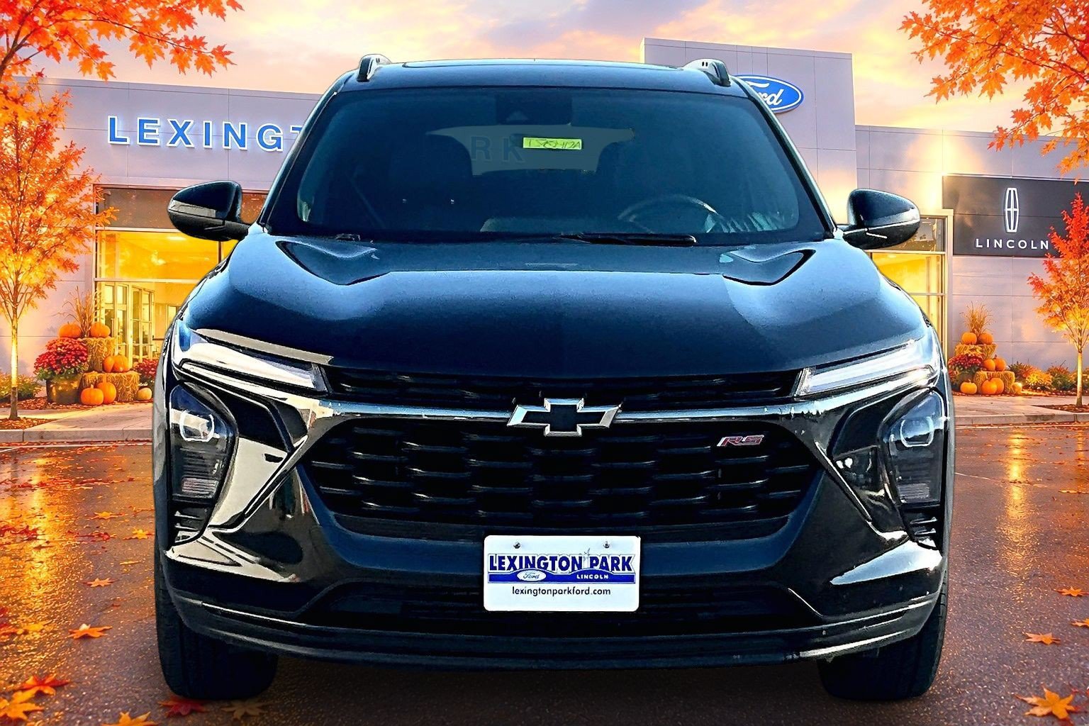 Used 2024 Chevrolet Trax RS w/ Sunroof Package FWD image 2