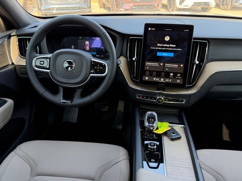 New 2027 Volvo XC60 B5 Plus AWD/4WD image 8