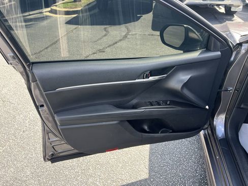 Used 2023 Toyota Camry SE FWD image 14