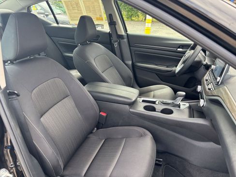 Used 2025 Nissan Altima 2.5 SV FWD image 36
