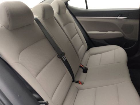 Used 2020 Hyundai Elantra SE FWD image 19