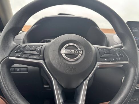 Used 2025 Nissan Sentra SV FWD image 25