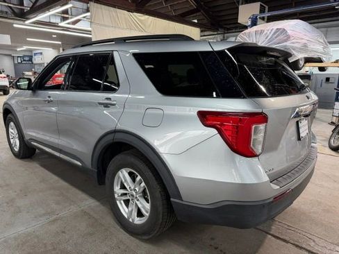 Used 2020 Ford Explorer XLT w/ Comfort Package AWD/4WD image 2