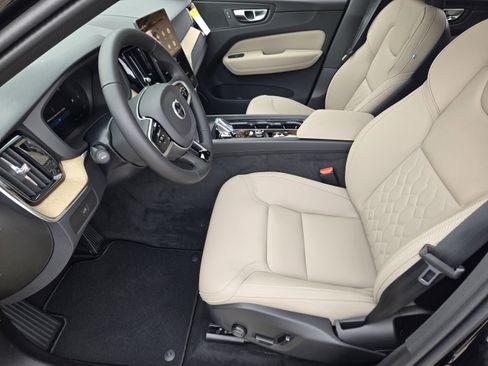 Used 2026 Volvo XC60 B5 Core AWD/4WD image 13