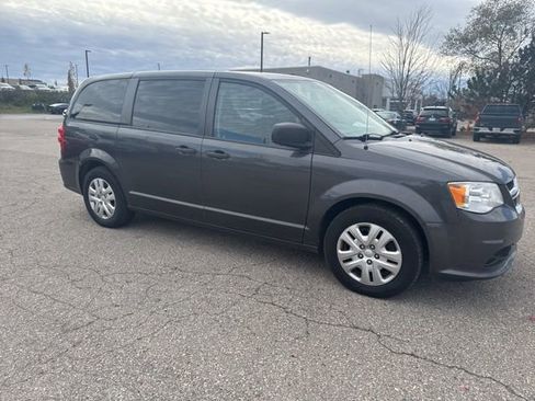 Used 2019 Dodge Grand Caravan SE w/ Rear Park Assist Package image 10