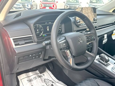 New 2025 Mitsubishi Outlander SEL image 17