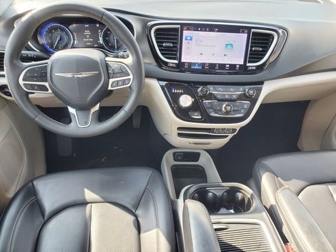 Used 2023 Chrysler Pacifica Touring-L FWD image 25