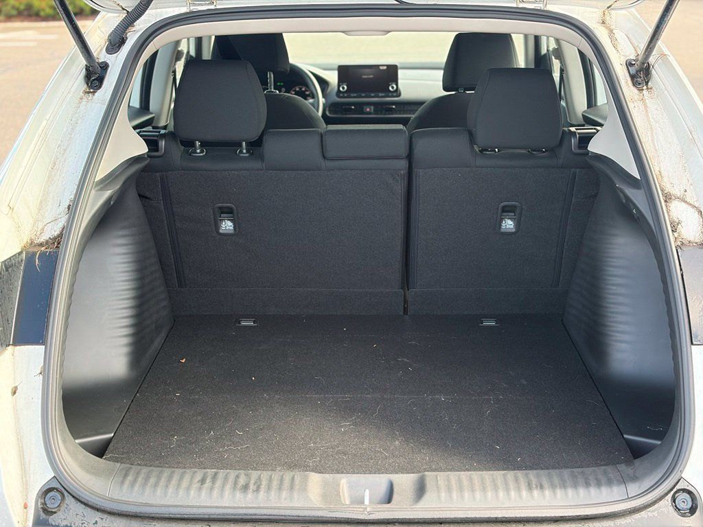 Used 2025 Honda HR-V LX image 9